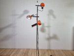 Lampadaire à trois spots en métal laqué orange et chrome, Italie, vers 1970